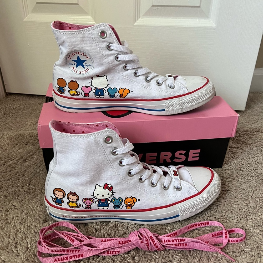 SOLD 🚫Hello Kitty x Converse W9